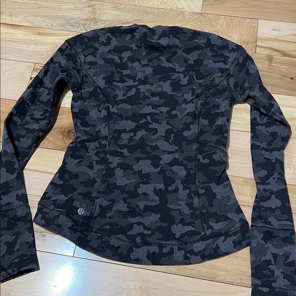 lululemon athletica Black Camo Long Sleeve Top - Picture 3 of 13